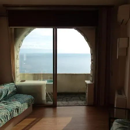 A Picco Sul Mare Grimaldi (Liguria)